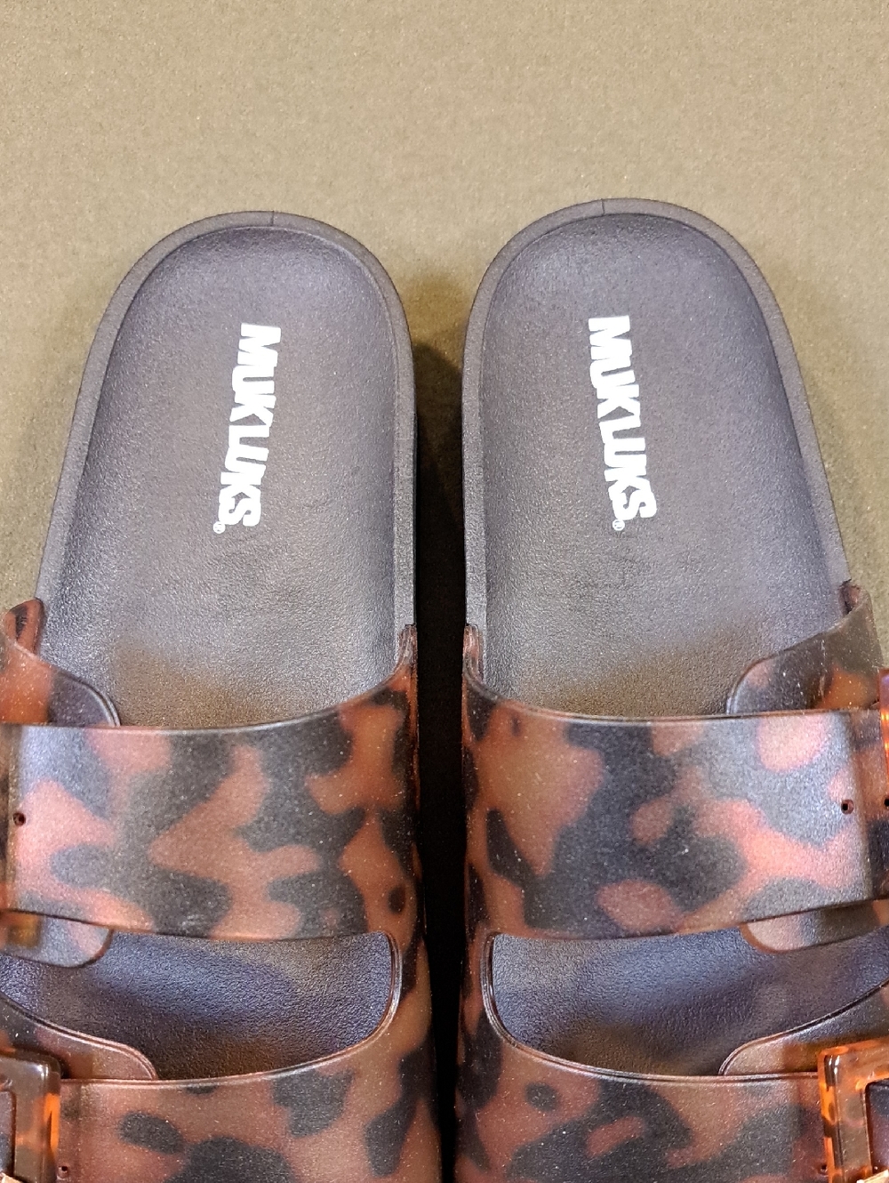 Muk Luks Grand Cayman Lucite Sandal - Color: Black Amber Tortoise - Size: 10 - Picture 4 of 11